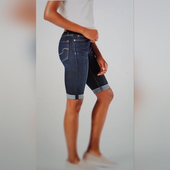 NWT Signature Bermuda Shorts Levi Strauss Size 18 - Picture 2 of 9